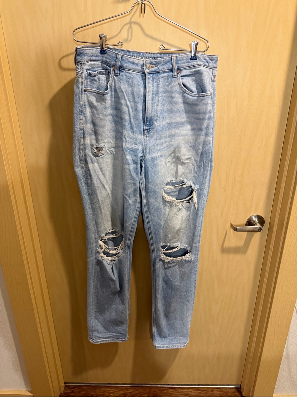 American Eagle Outfitters Light Blue Ripped Relaxed Jeans